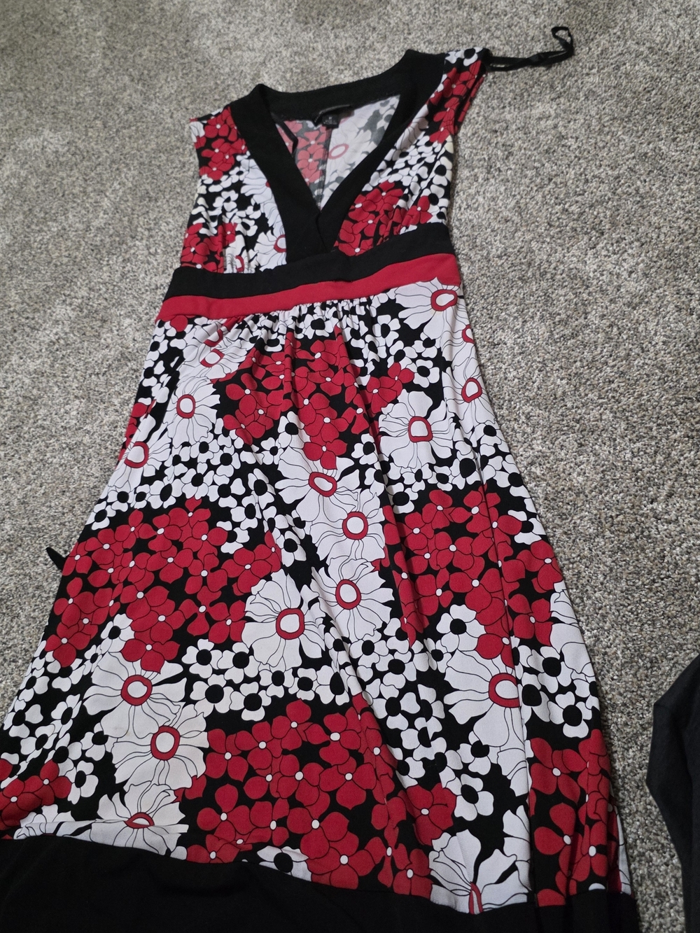 Bwear Red, Black & White Floral V-Neck Maxi Dress